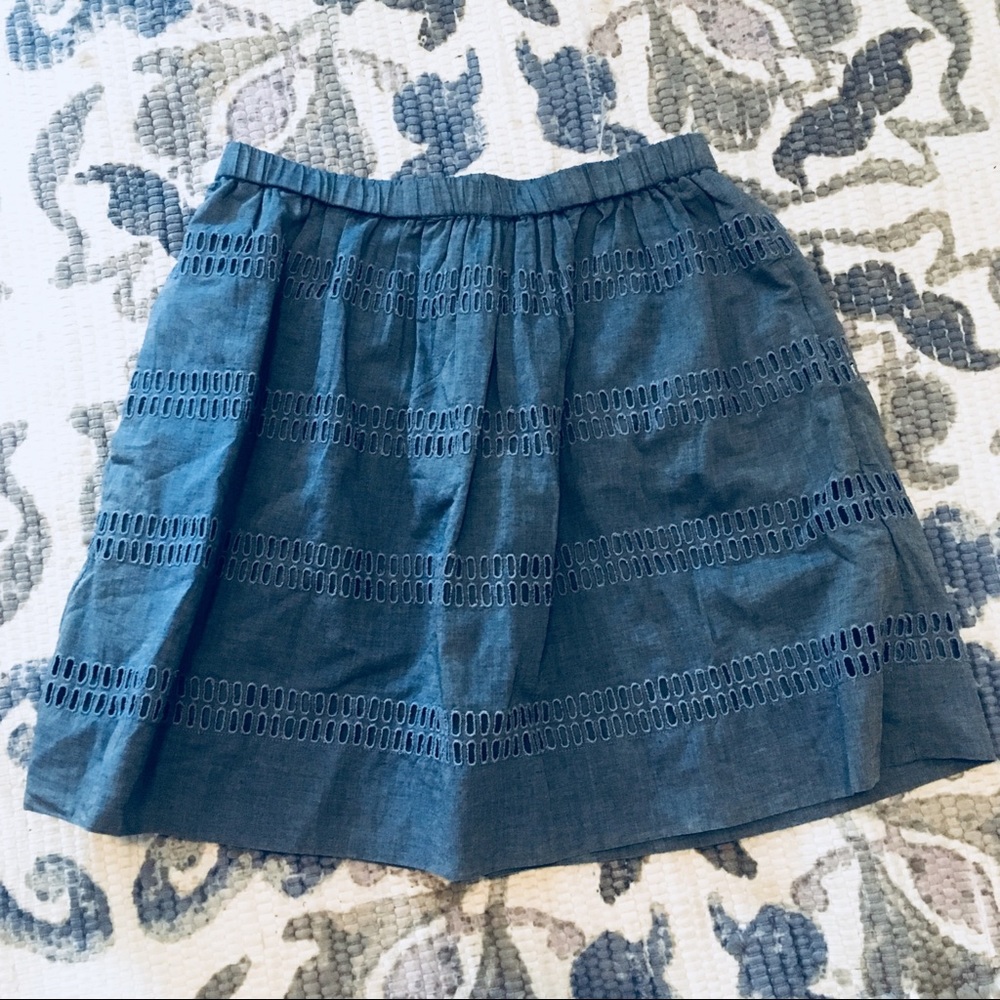 GAP SKIRT 👗 NWOT, elbroidered